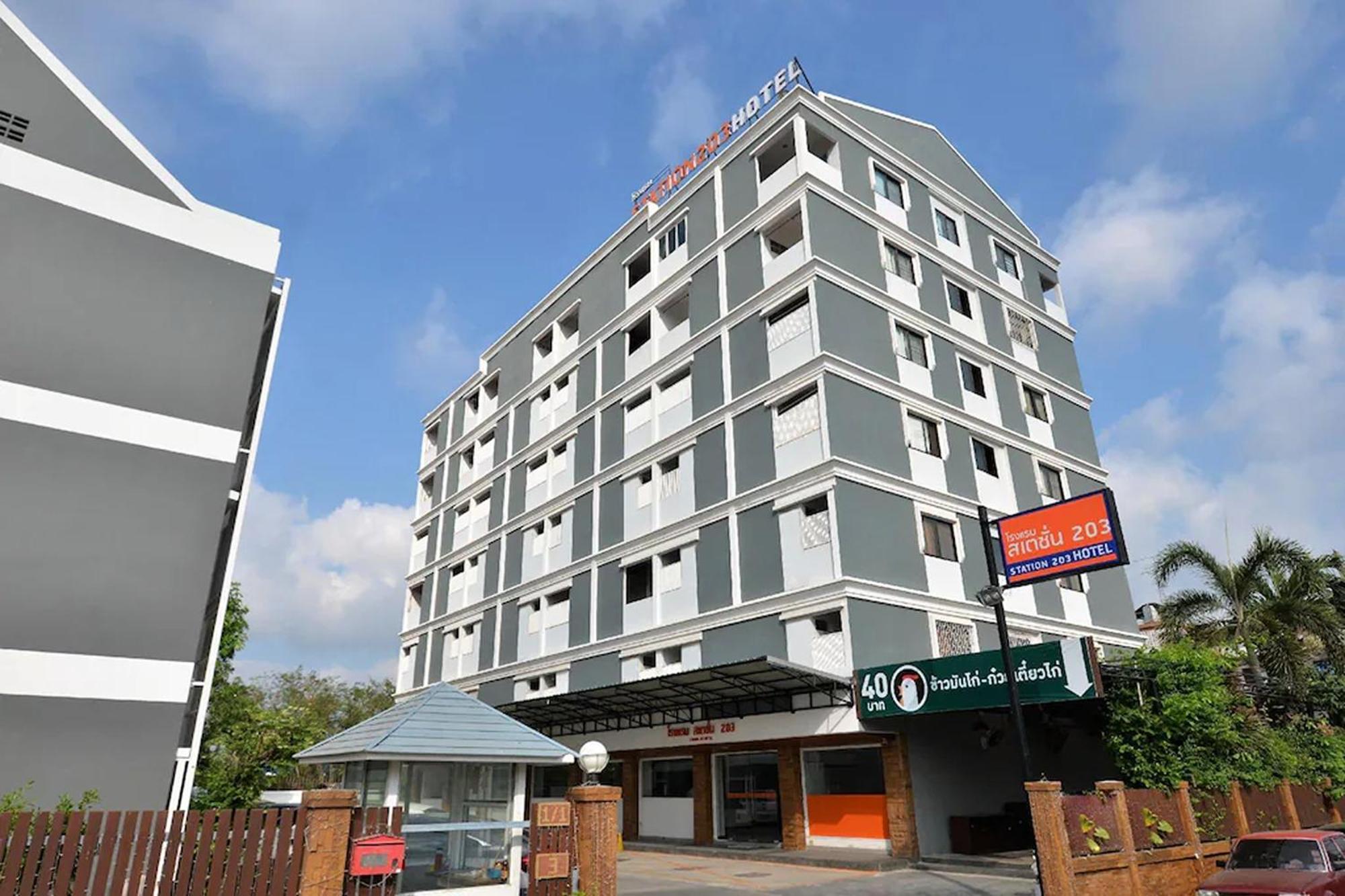 Station 203 Hotel Bangkok Exterior photo