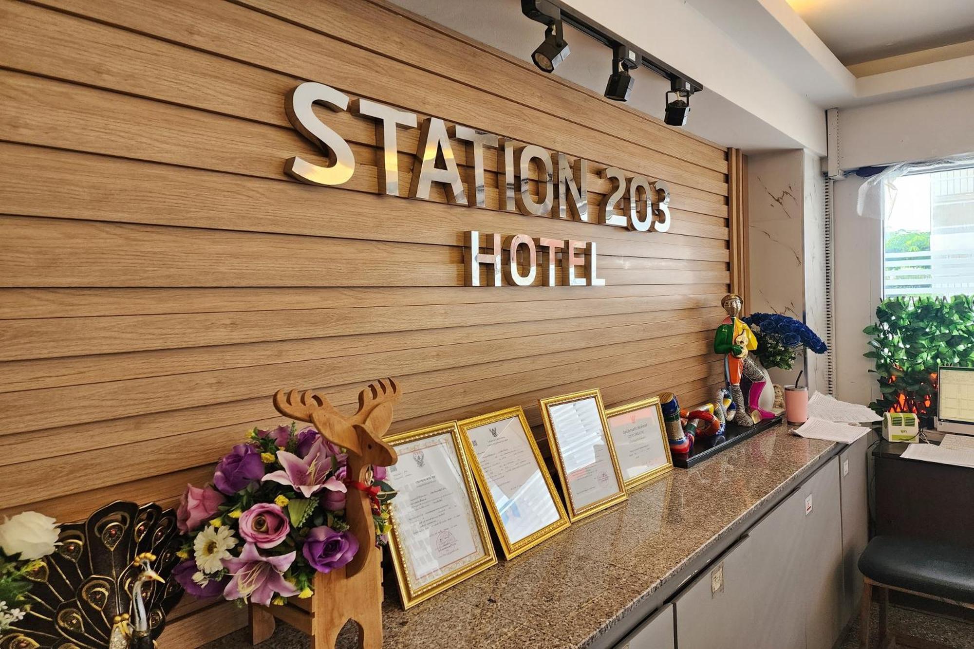 Station 203 Hotel Bangkok Exterior photo